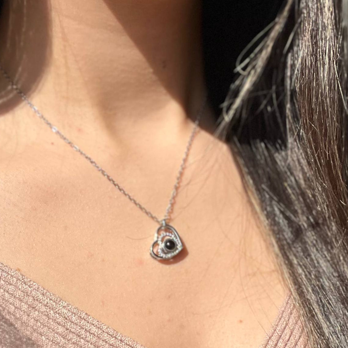 שרשרת לב כפול משובצת עם תמונה מוצפנת