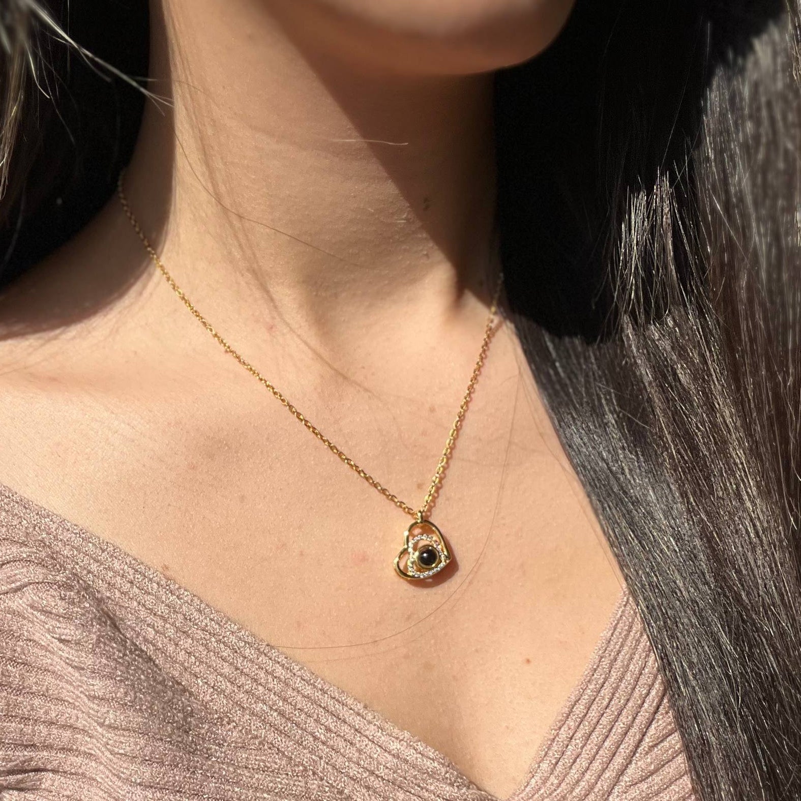 שרשרת לב כפול משובצת עם תמונה מוצפנת