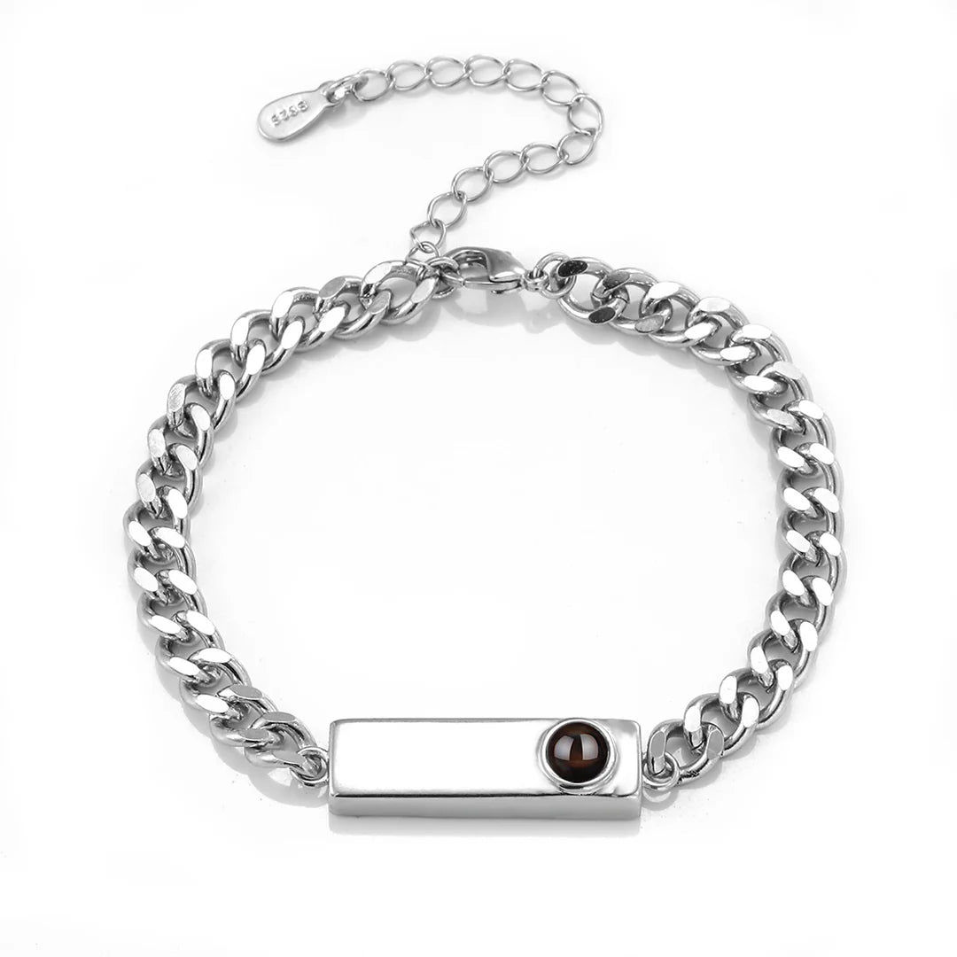 צמיד גורמט עם תמונה מוצפנת וחריטה אישית