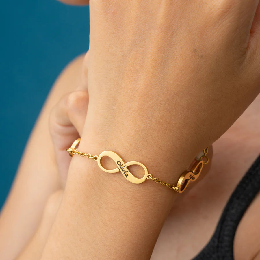 צמיד צ’ארמס אינפיניטי עם חריטה אישית