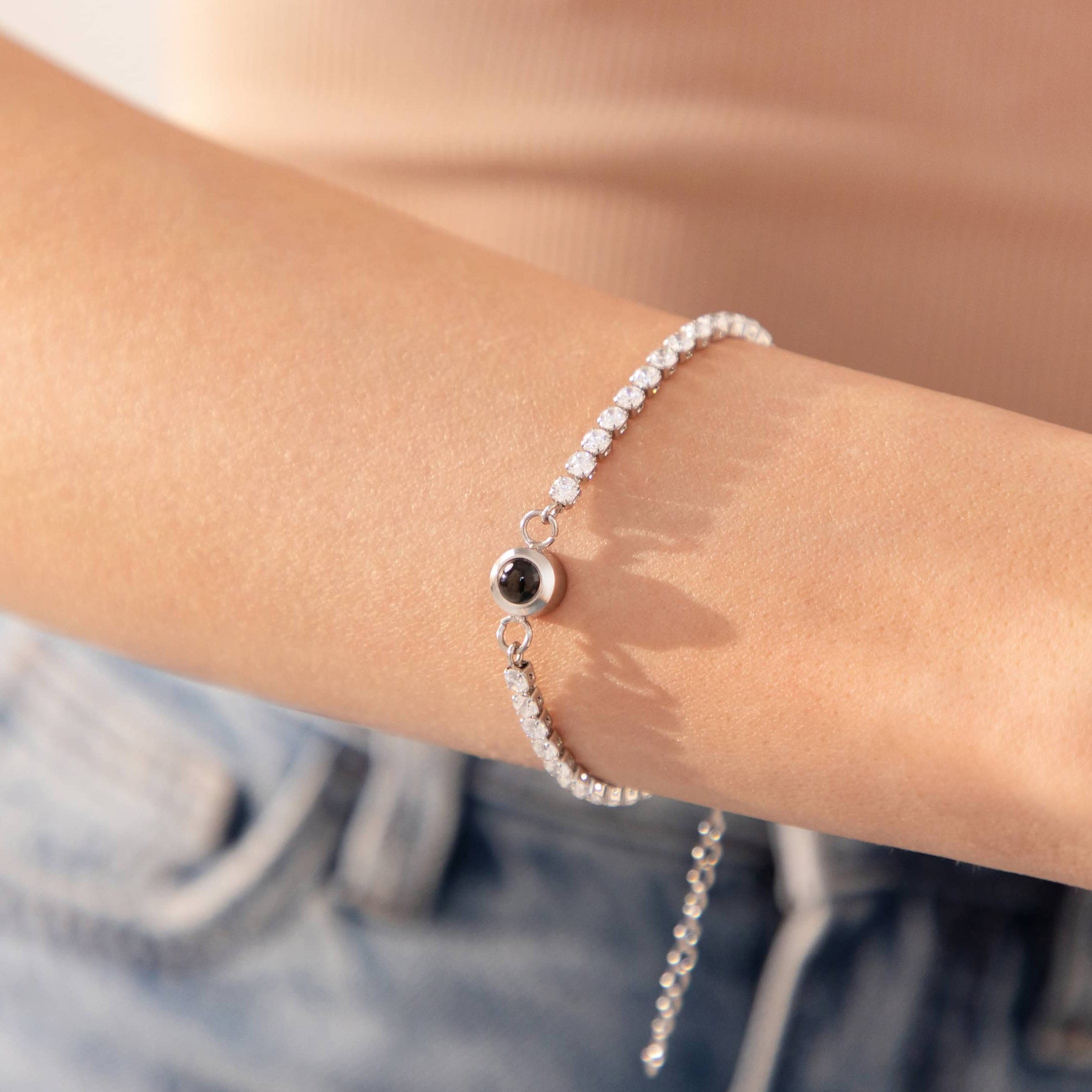 צמיד טניס עם תמונה מוצפנת